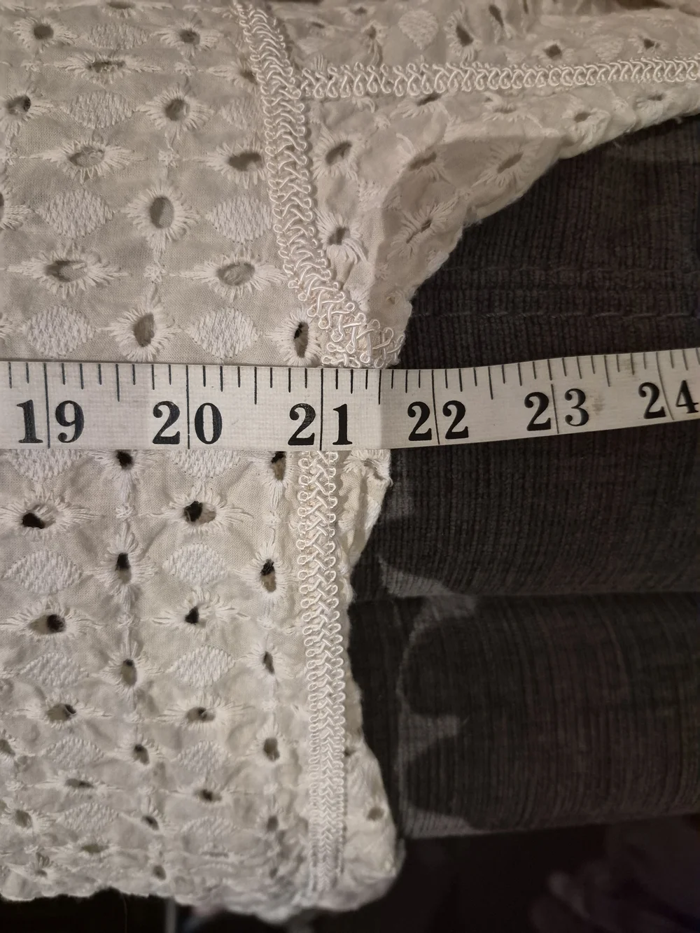 Zara Cream Eyelet V-Neck Sweater - Picture 5 of 7